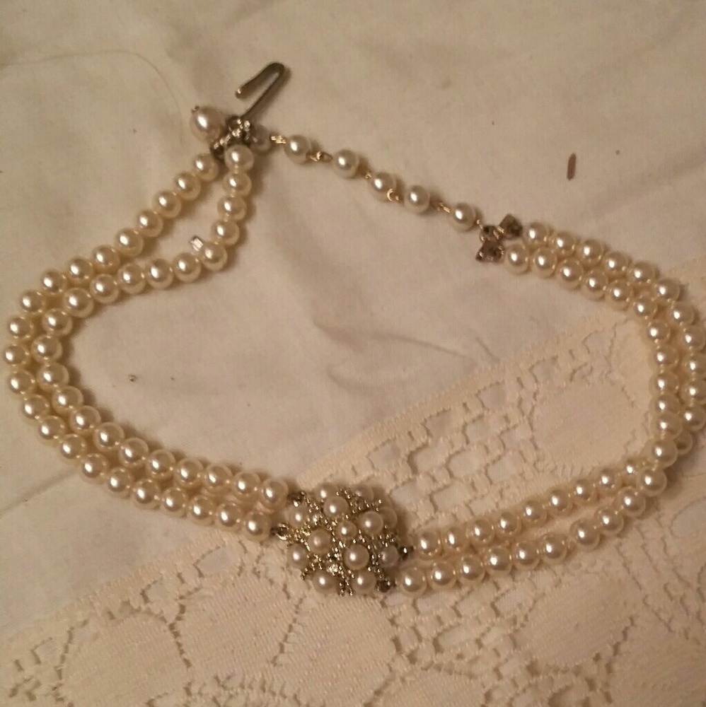 Bridal pearl beaded choker